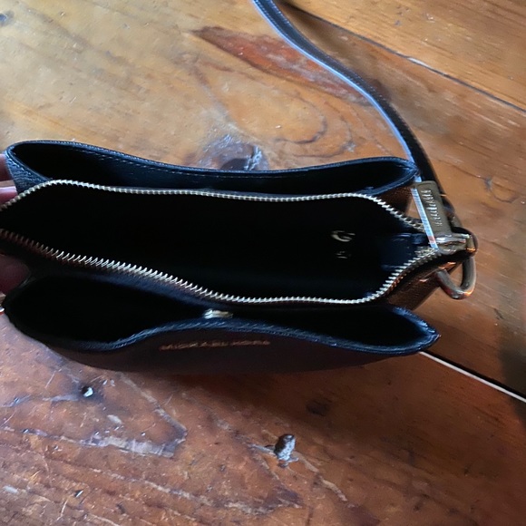 Michael Kors purse and matching wallet - Picture 3 of 5